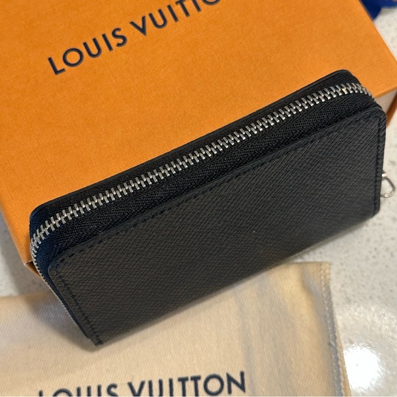 Louis Vuitton Zippy Coin Purse pouch Vertical Taiga Leather M30511 Box, dustbag - Picture 13 of 16